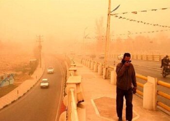 نفوذ گردوخاک از کشورهای همسایه به غرب و جنوب کشور/ احتمال تاخیر پروازها وجود دارد