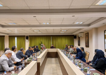 خادم هنرمندان هستیم/ رویدادی را به خاطر کسر بودجه تعطیل نمی‌کنیم