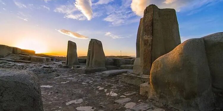 تپهای افسانهای در نقده