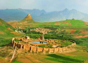 دریاچه گنج تخت سلیمان