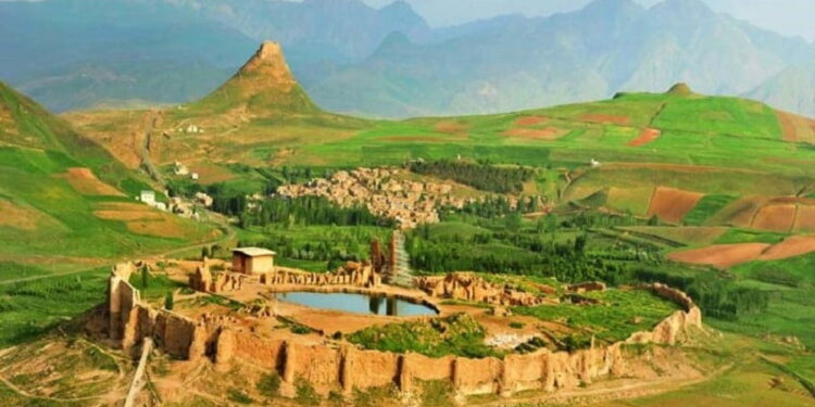 دریاچه گنج تخت سلیمان