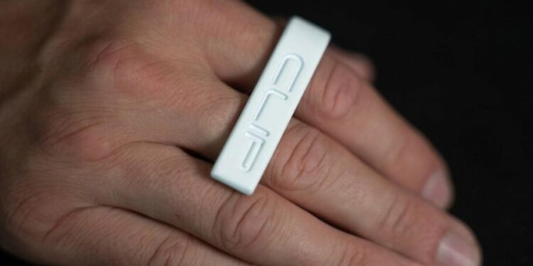 این ماوس عجیب و پوشیدنی به‌جای ماوس‌پد، روی انگشتان شما قرار می‌گیرد