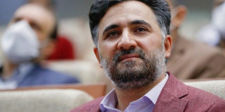 معاون علمی ریاست‌جمهوری: خودروهای تسلا را به ایران آوردیم و از آن‌ها الهام گرفتیم؛ دنبال کپی‌کاری نیستیم